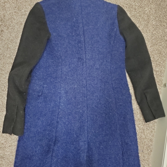 Women's Coat - Picture 2 of 2